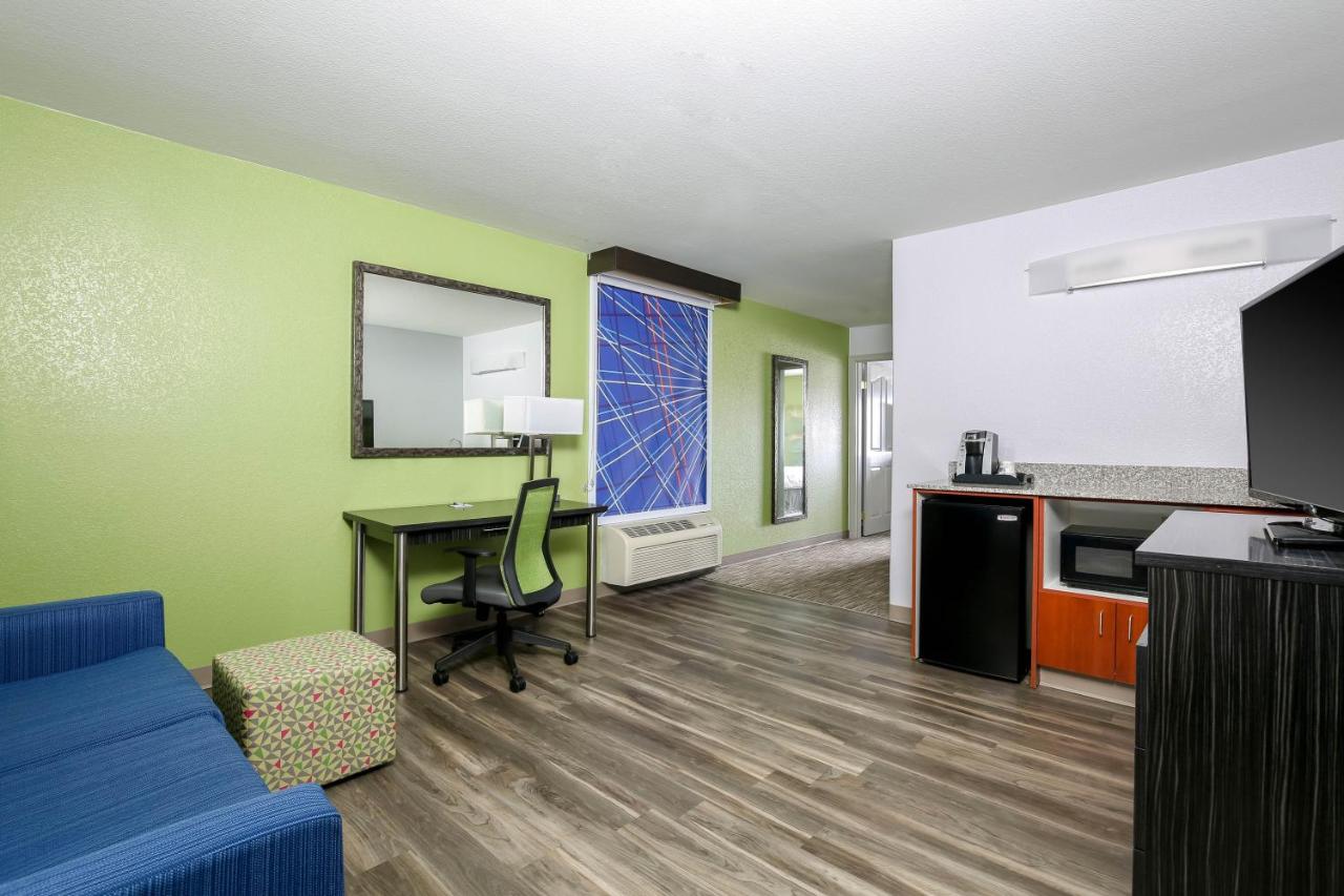 Deluxe King Suite at Holiday Inn Express Lancaster by IHG