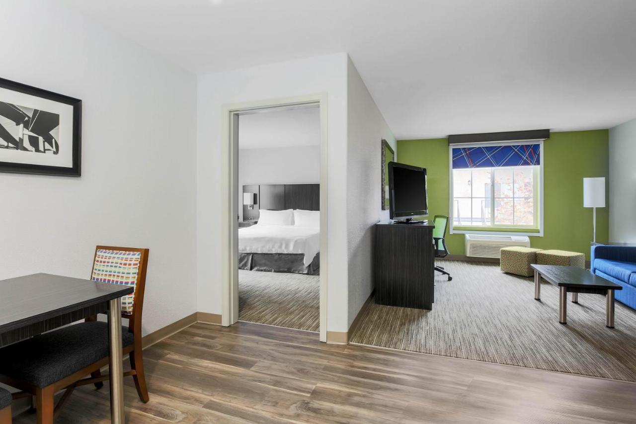 Deluxe King Suite at Holiday Inn Express Lancaster by IHG