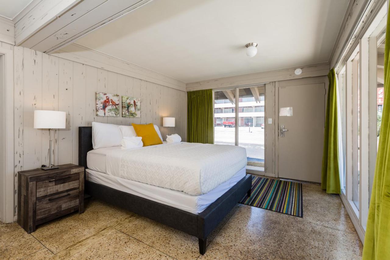 Waikiki Village Retro Motel by Oceana Resorts