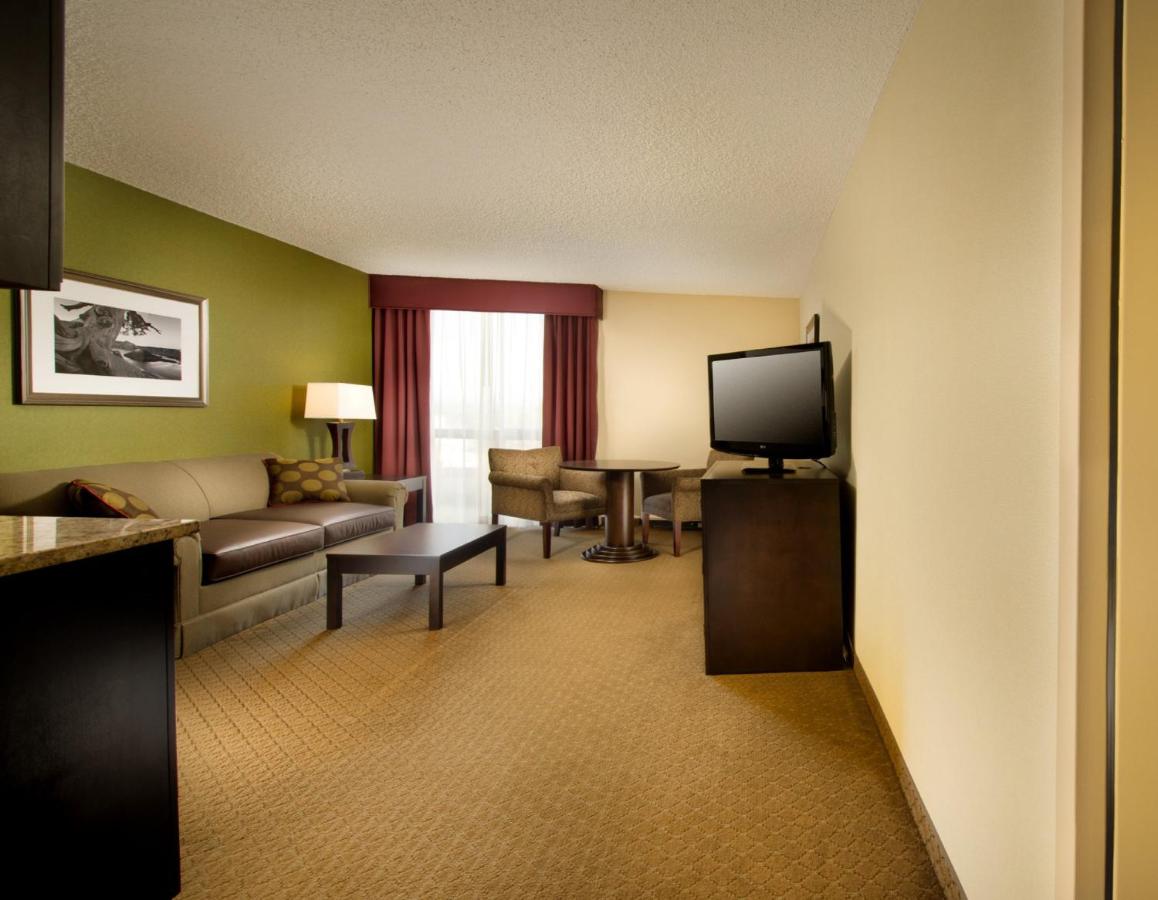 Standard Queen Room at Holiday Inn Airport - Portland by IHG