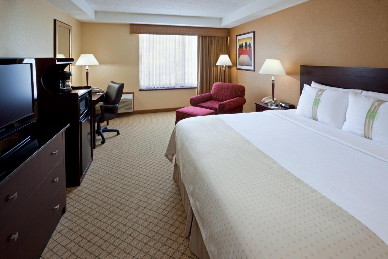 Executive King Room - Non-Smoking at Armoni Inn & Suites