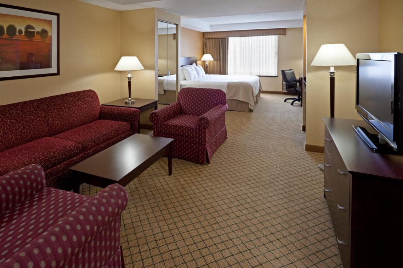 Executive King Suite - Non-Smoking at Armoni Inn & Suites