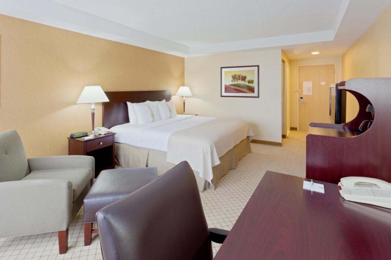 Executive King Room - Non-Smoking at Armoni Inn & Suites