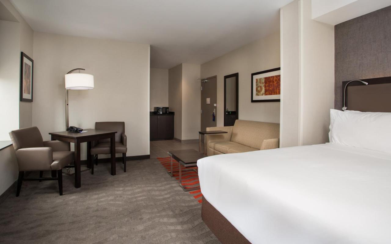 King Leisure Room - Non-Smoking at Holiday Inn Express Springfield Downtown, an IHG Hotel
