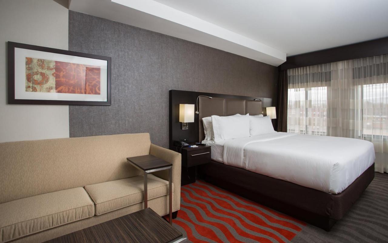King Leisure Room - Non-Smoking at Holiday Inn Express Springfield Downtown, an IHG Hotel