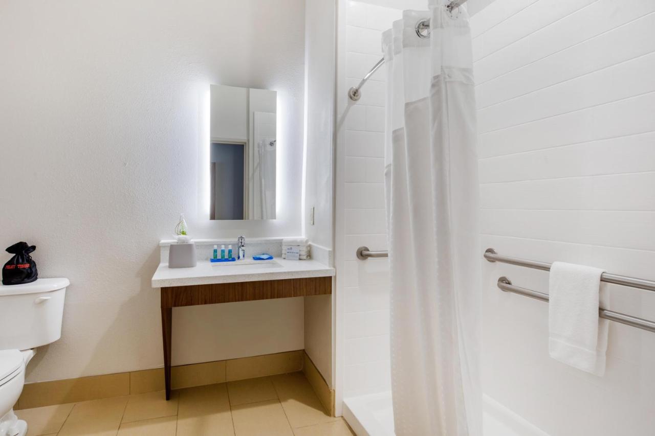 King Room with Hearing Accessible Trans Shower - Non-Smoking at Holiday Inn Express Hotel & Suites Houston-Alvin by IHG