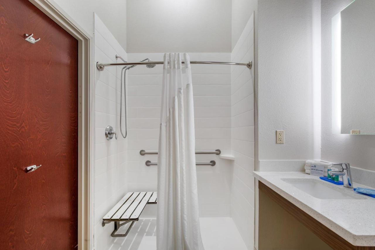 Queen Suite at Holiday Inn Express Hotel & Suites Houston-Alvin by IHG