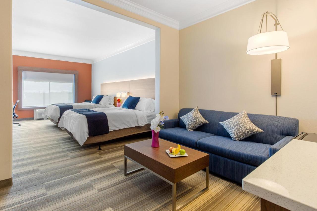 Queen Suite at Holiday Inn Express Hotel & Suites Houston-Alvin by IHG