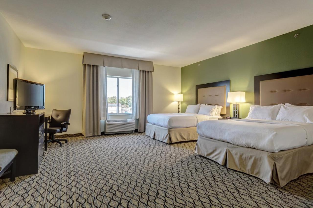Twin Room - Mobility Access with Bath Tub at Holiday Inn Poplar Bluff, an IHG Hotel