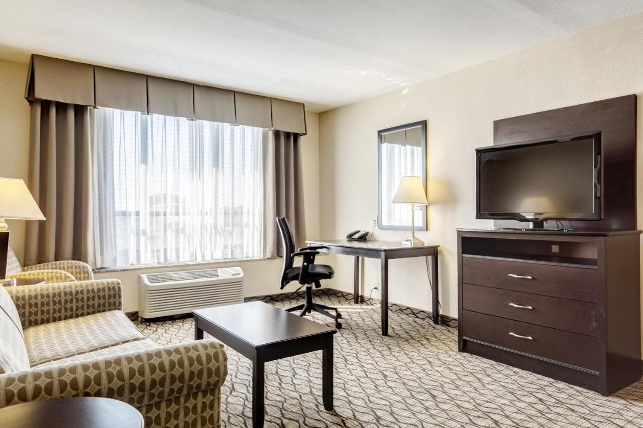 Suite - Mobility Access/Hearing Accessible at Holiday Inn St. Louis Arpt West-Earth City by IHG