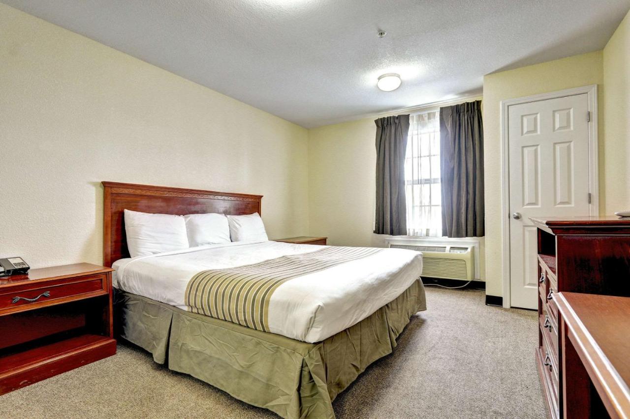 King Room - Non-Smoking at Suburban Studios Westminster Denver North