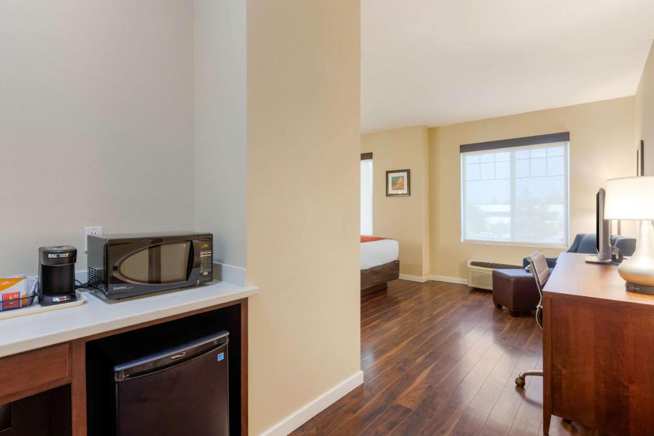 Accessible Room, 1 King Bed, Hearing Accessible, Non Smoking at Comfort Inn & Suites near Ontario Airport