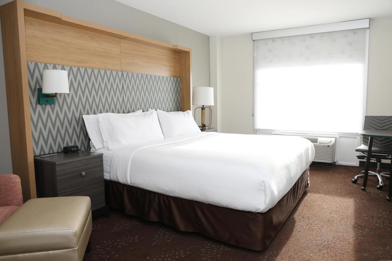 King Room - Non-Smoking at Holiday Inn Chicago O'Hare Area by IHG