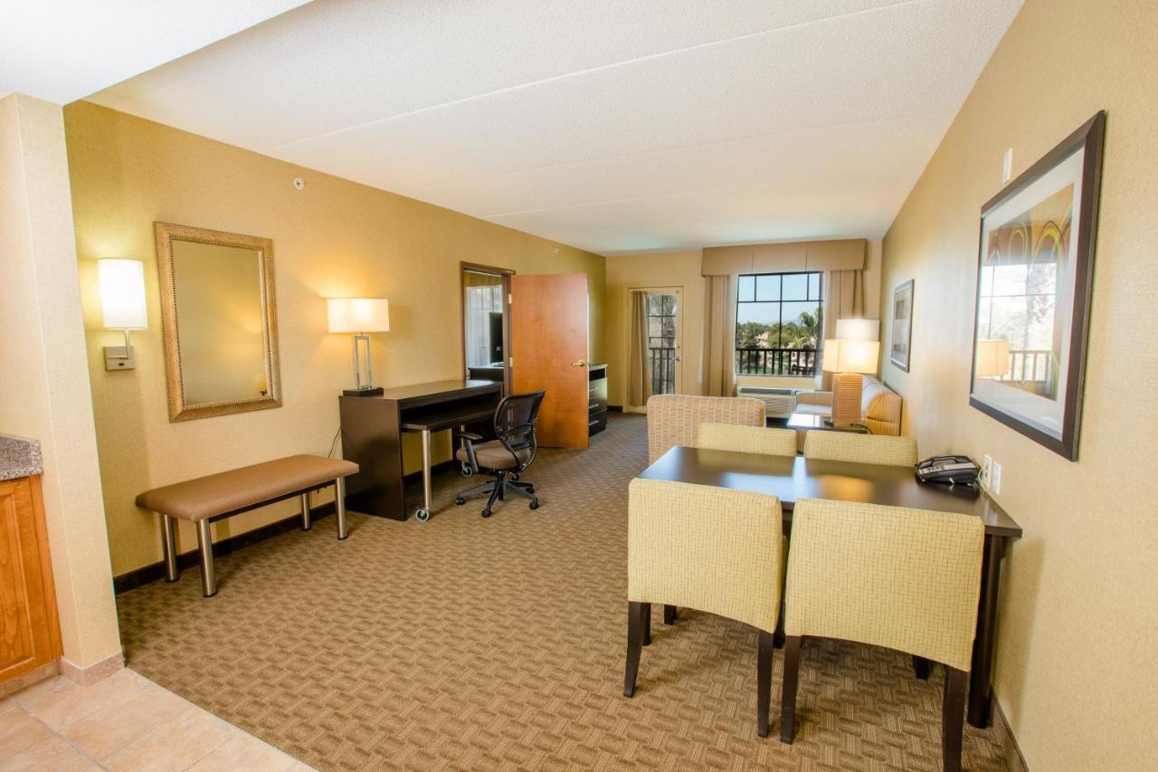 Suite with Spa Bath- Disability Access at Holiday Inn Phoenix - Chandler by IHG