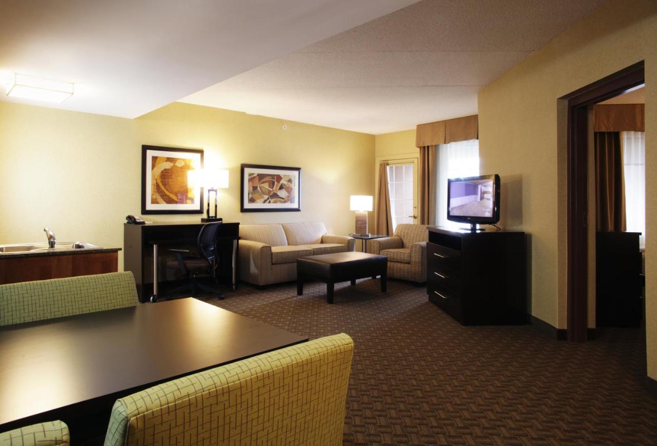 Suite with Spa Bath at Holiday Inn Phoenix - Chandler by IHG