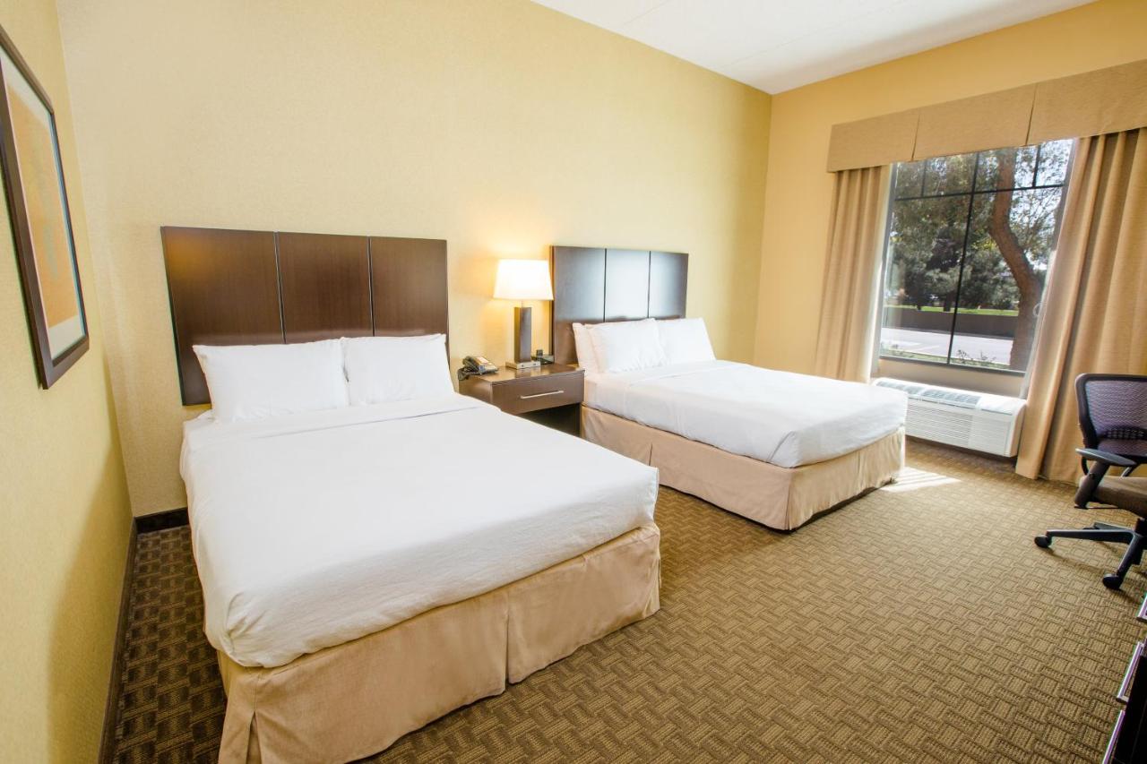 Queen Room with Two Queen Beds - Hearing Disability Access at Holiday Inn Phoenix - Chandler by IHG