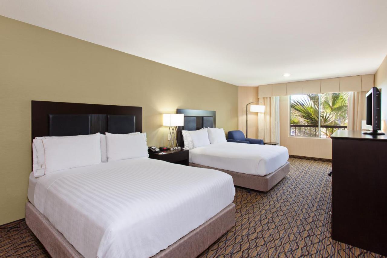  | Holiday Inn Express Newport Beach