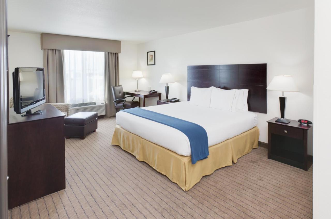 Standard Single Room at Holiday Inn Express & Suites Omaha I-80 by IHG