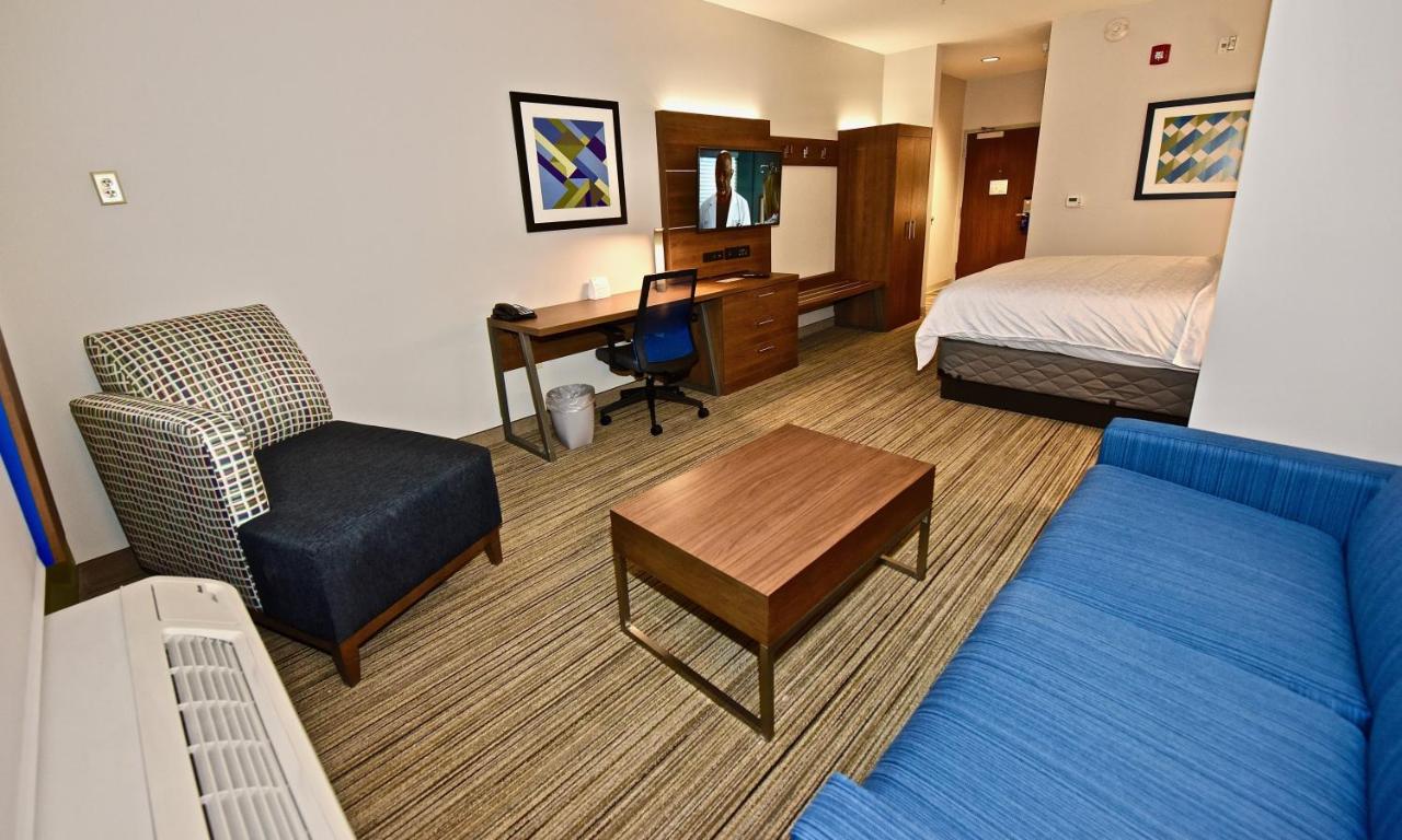 King Suite - Non-Smoking at Holiday Inn Express & Suites Perryville, an IHG Hotel