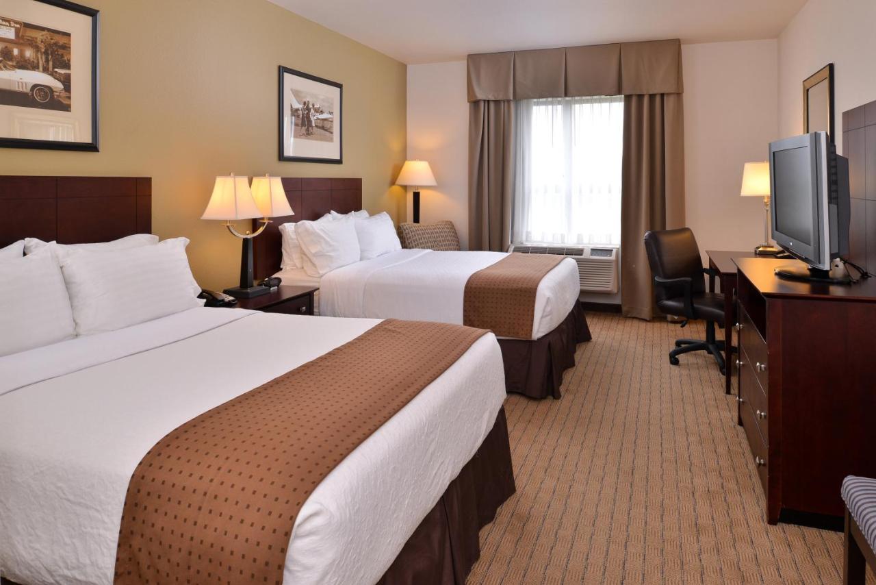 Deluxe Queen Room with Two Queen Beds - Non-Smoking at Holiday Inn Madison at The American Center, an IHG Hotel