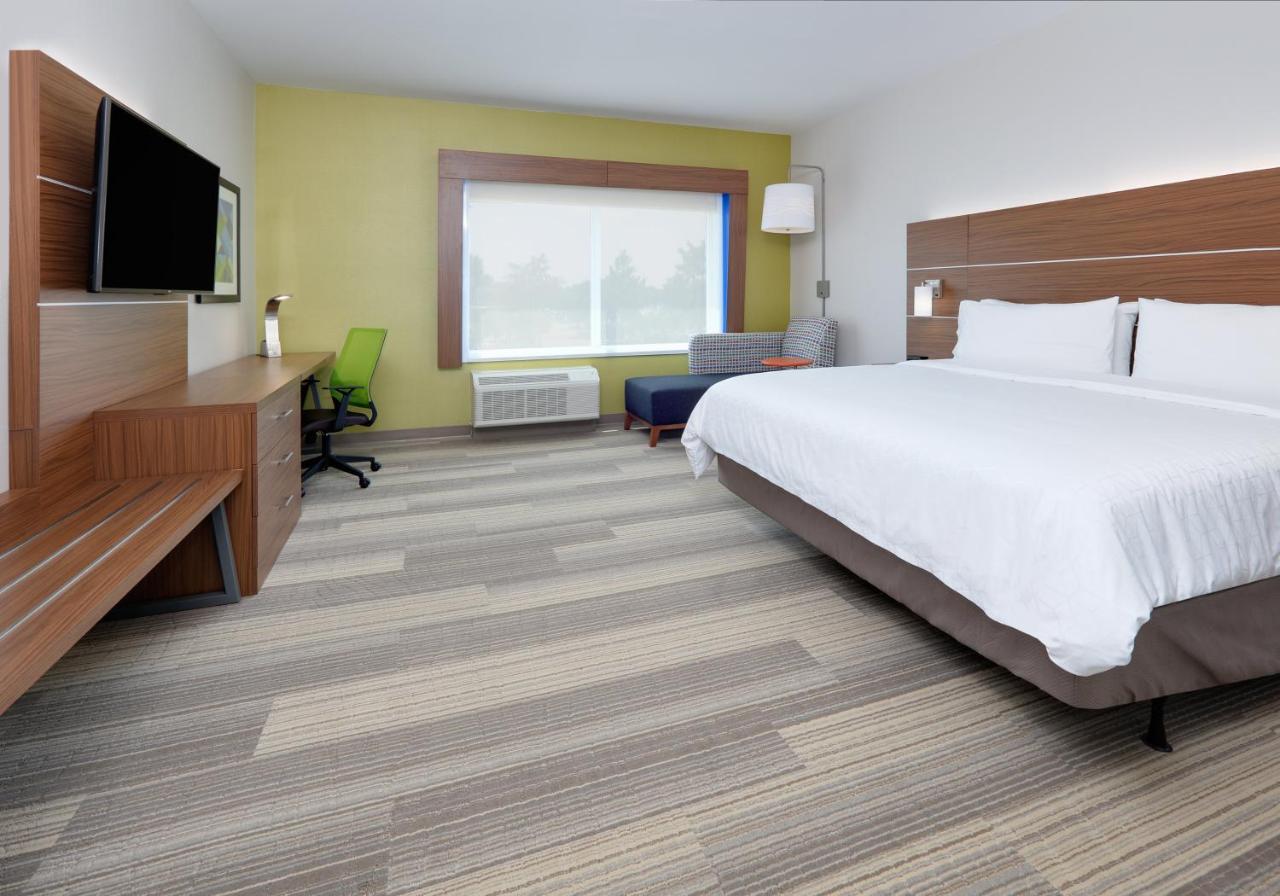 King Room - Hearing Accessible - Roll-in Shower at Holiday Inn Express & Suites Dallas NW HWY - Love Field by IHG