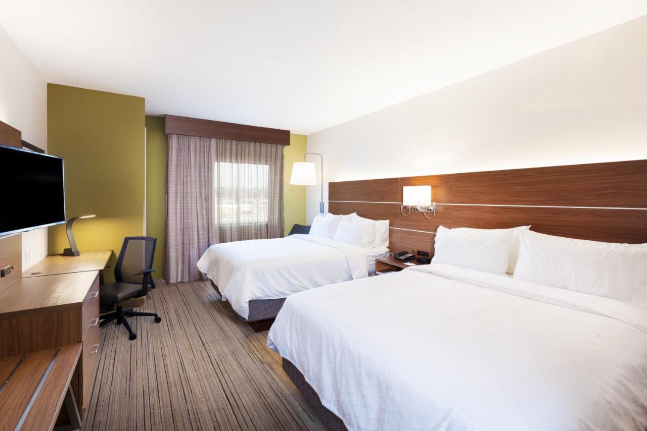  | Holiday Inn Express & Suites Lenexa - Overland Park Area
