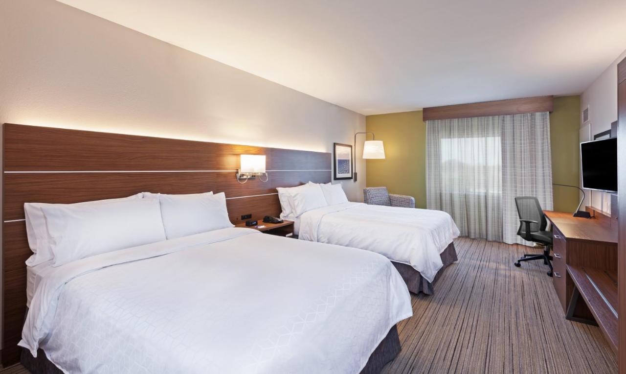  | Holiday Inn Express & Suites Lenexa - Overland Park Area