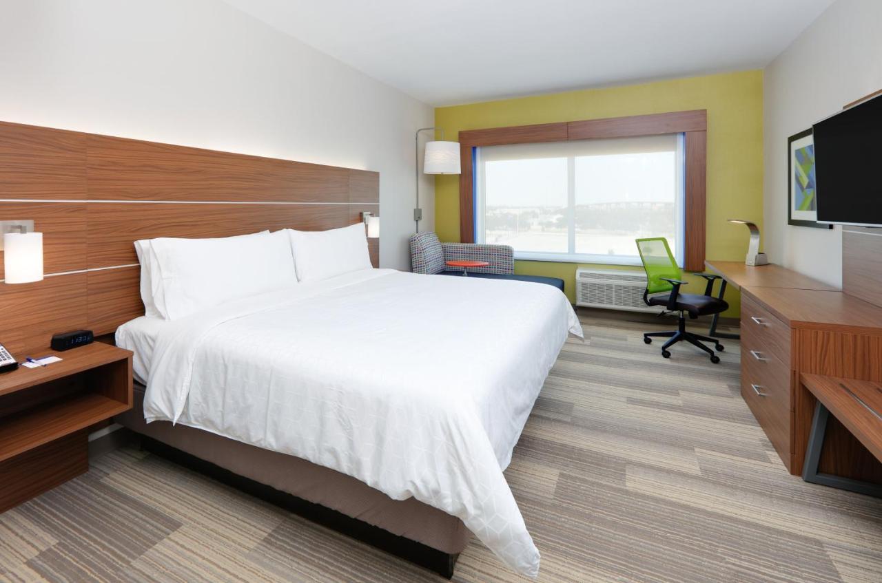 Standard King Room - Non-Smoking at Holiday Inn Express & Suites Dallas NW HWY - Love Field by IHG