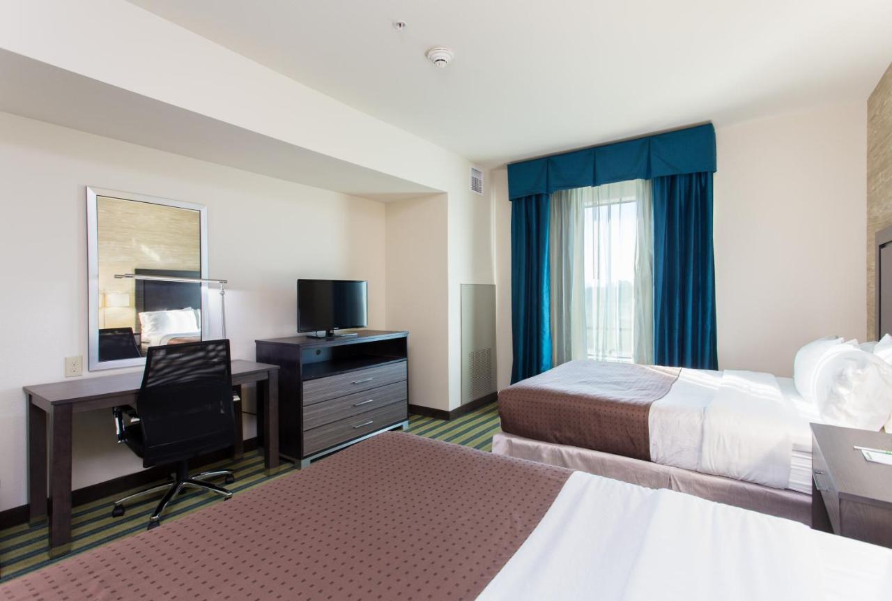 Queen Suite - Non-Smoking at Holiday Inn Texarkana Arkansas Conv Ctr, an IHG Hotel