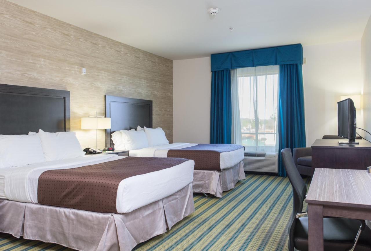 Queen Room with Two Queen Beds - Non-Smoking at Holiday Inn Texarkana Arkansas Conv Ctr, an IHG Hotel