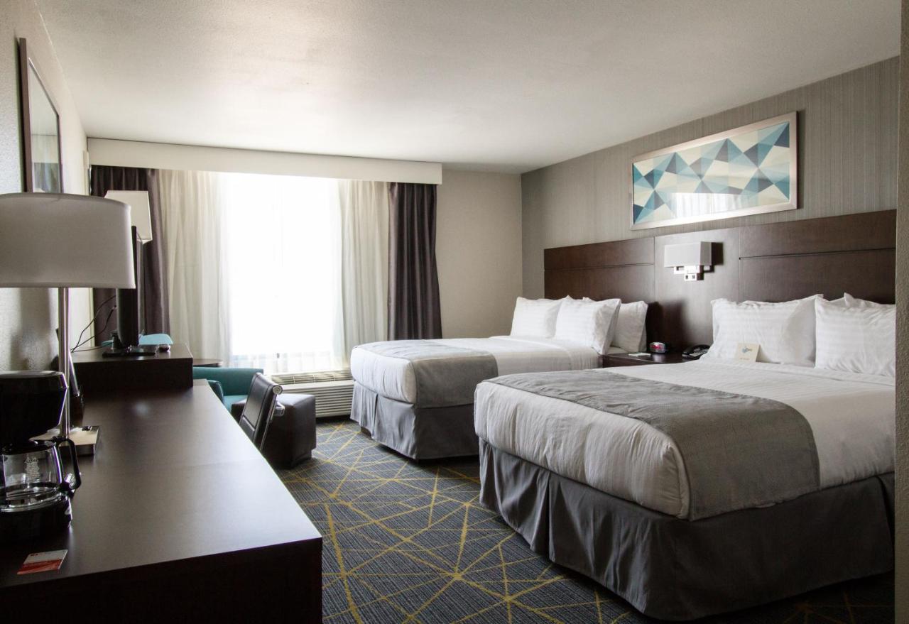 Queen Room with Two Queen Beds - Disability Access at Holiday Inn Victorville, an IHG Hotel
