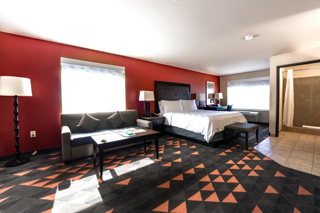King Suite at Holiday Inn Oceanside Camp Pendleton Area, an IHG Hotel