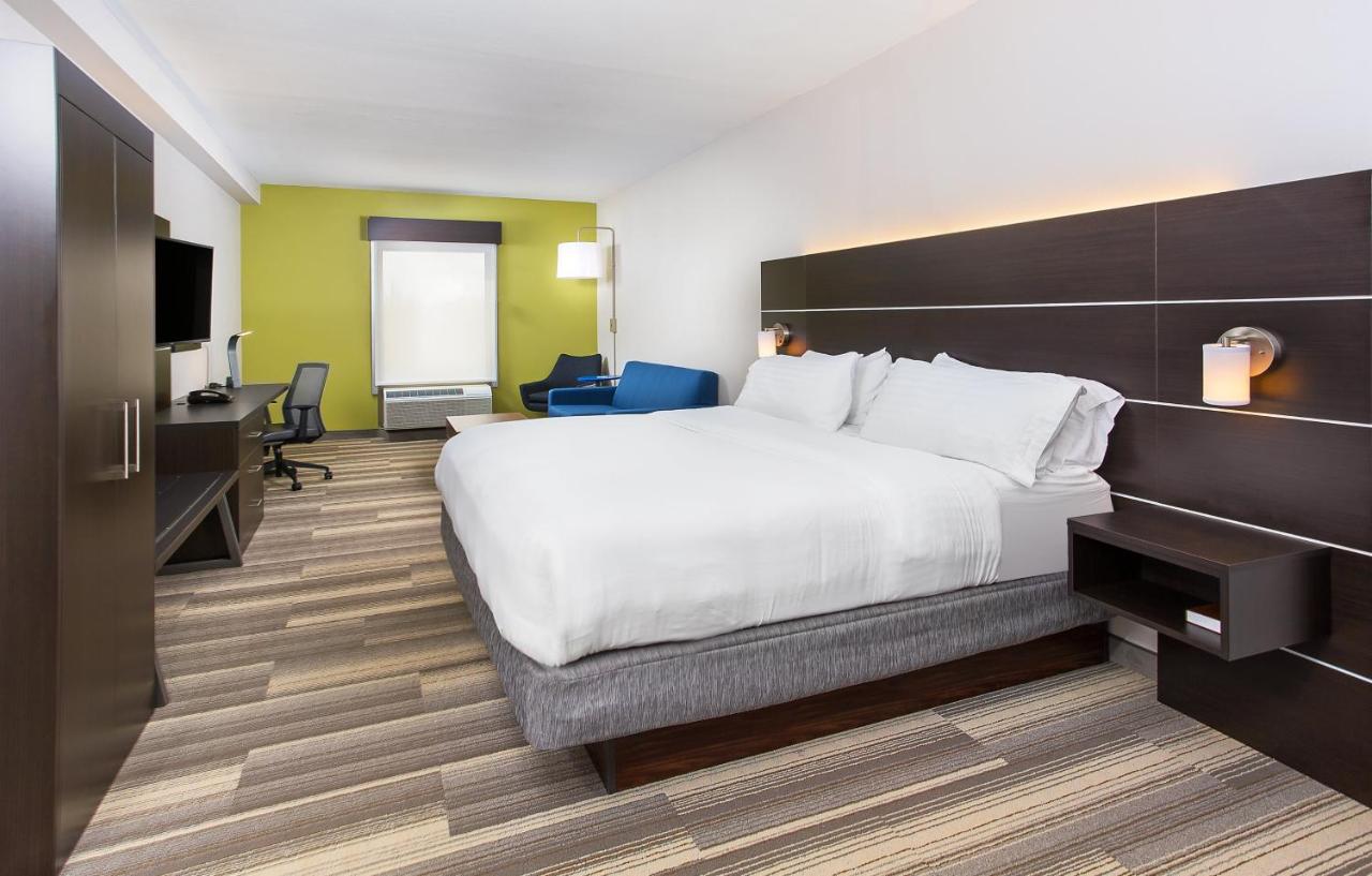 King Suite - Non-Smoking at Holiday Inn Express & Suites Morristown by IHG