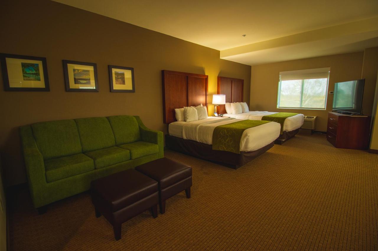Queen Suite with Two Queen Beds - Non-Smoking at Comfort Suites Marysville - Yuba City