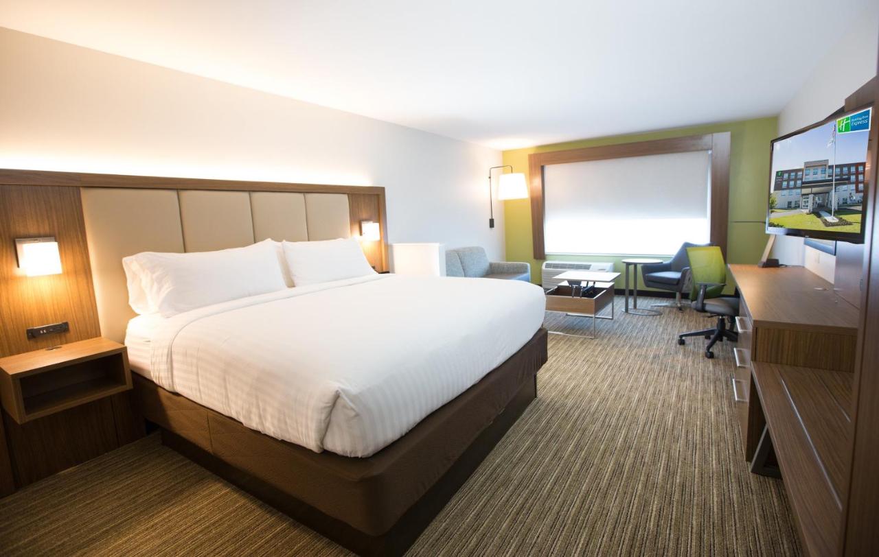 King Suite - Non-Smoking at Holiday Inn Express & Suites Greenville S- Piedmont by IHG