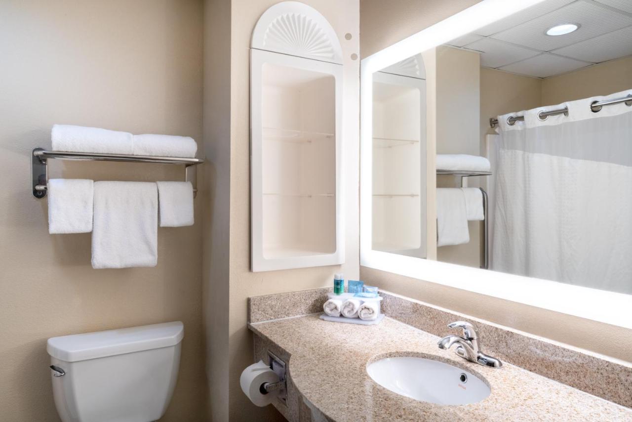 King Room - Non-Smoking at Holiday Inn Express & Suites Ashland by IHG