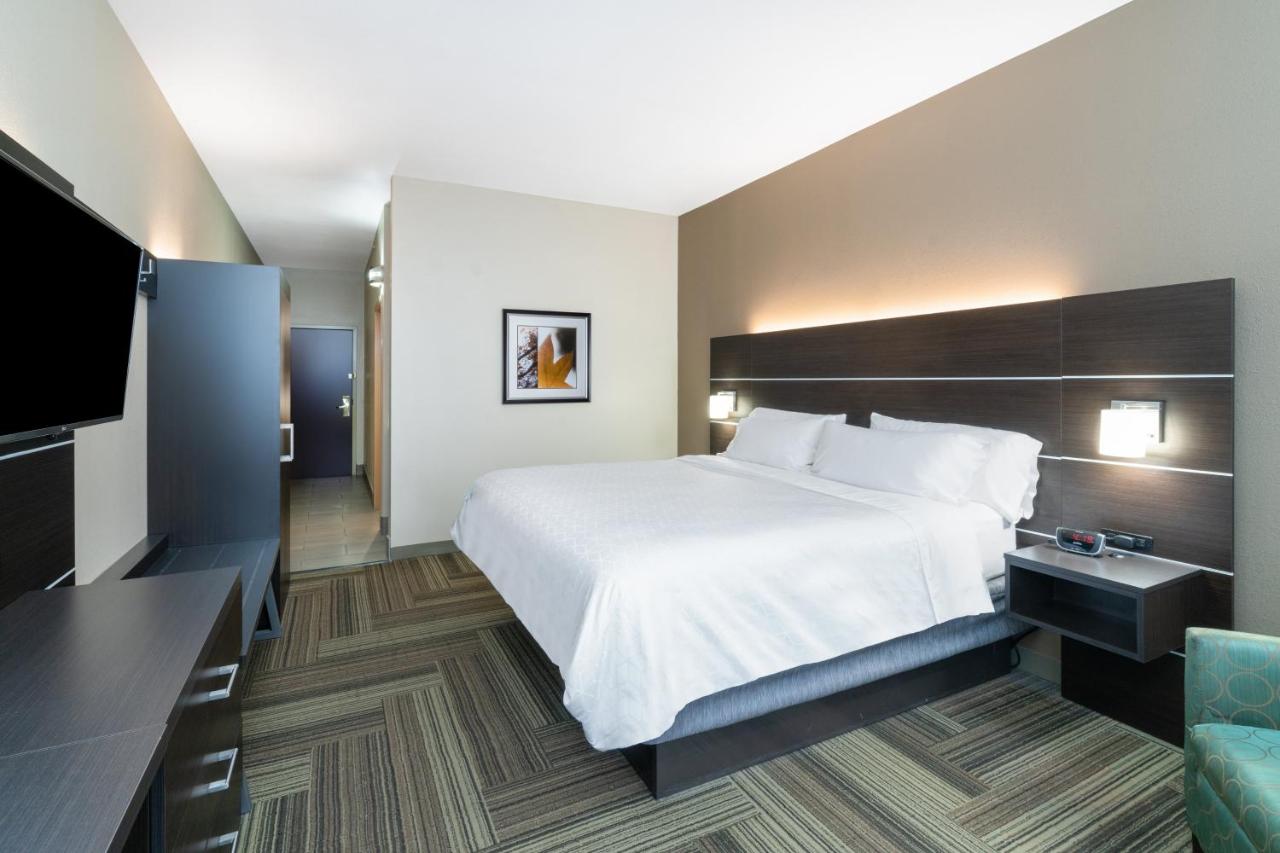 King Room - Non-Smoking at Holiday Inn Express & Suites Ashland by IHG