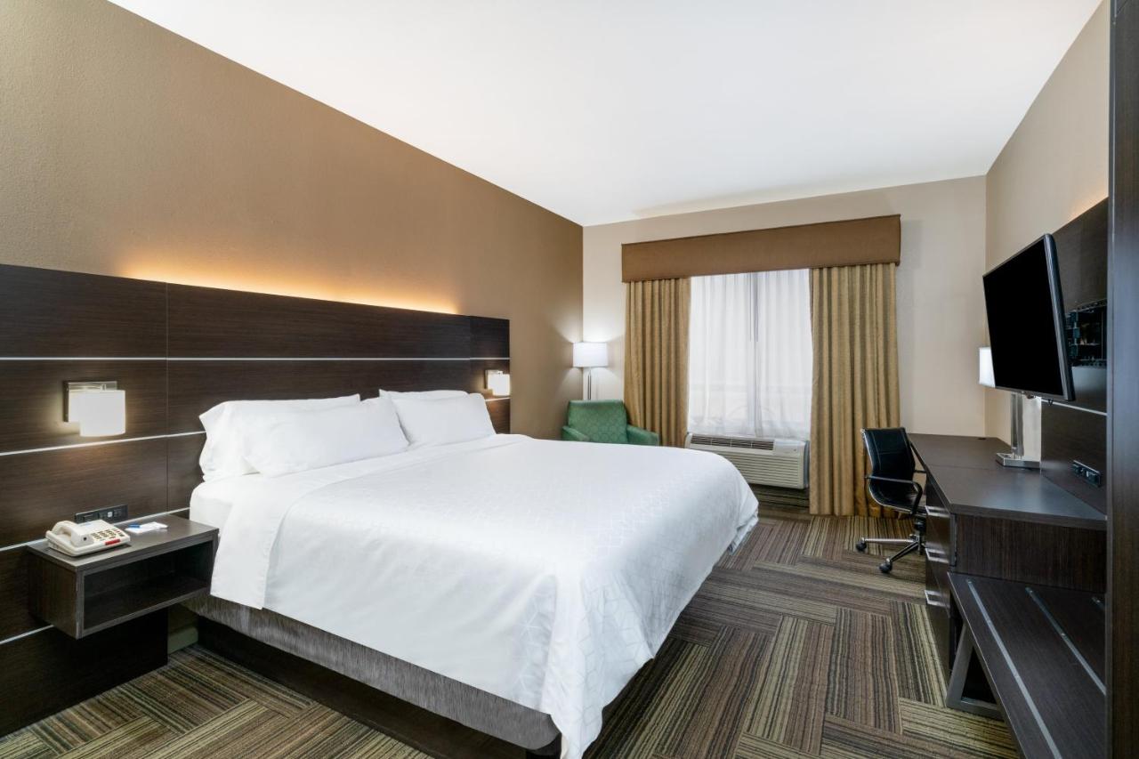 King Room - Non-Smoking at Holiday Inn Express & Suites Ashland by IHG