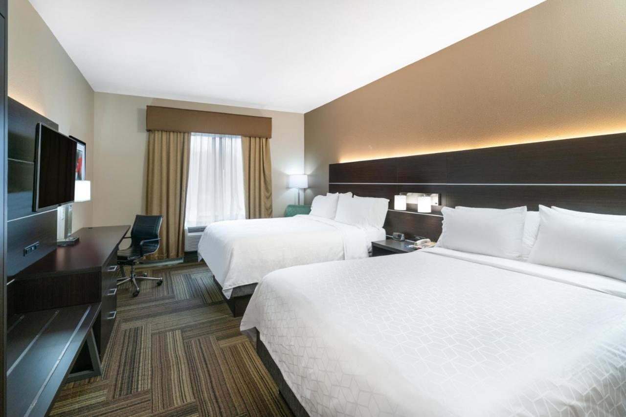 Queen Room with Two Queen Beds - Non-Smoking at Holiday Inn Express & Suites Ashland by IHG