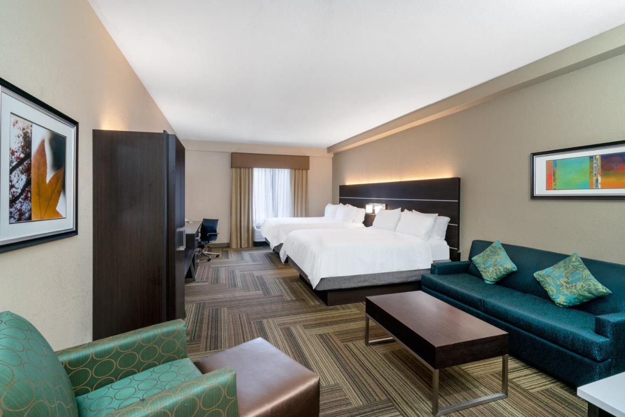 Queen Suite with Two Queen Beds - Non-Smoking at Holiday Inn Express & Suites Ashland by IHG