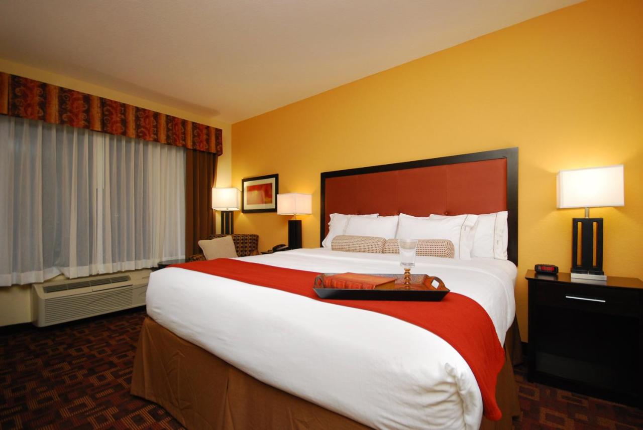 | Holiday Inn Express & Suites Gonzales