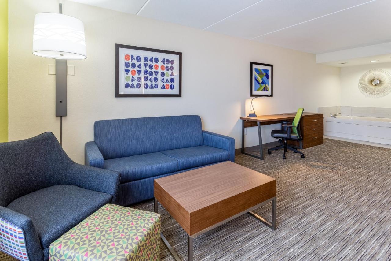 Suite with Jetted Tub - Non-Smoking at Holiday Inn Express & Suites Cedar Falls - Waterloo by IHG