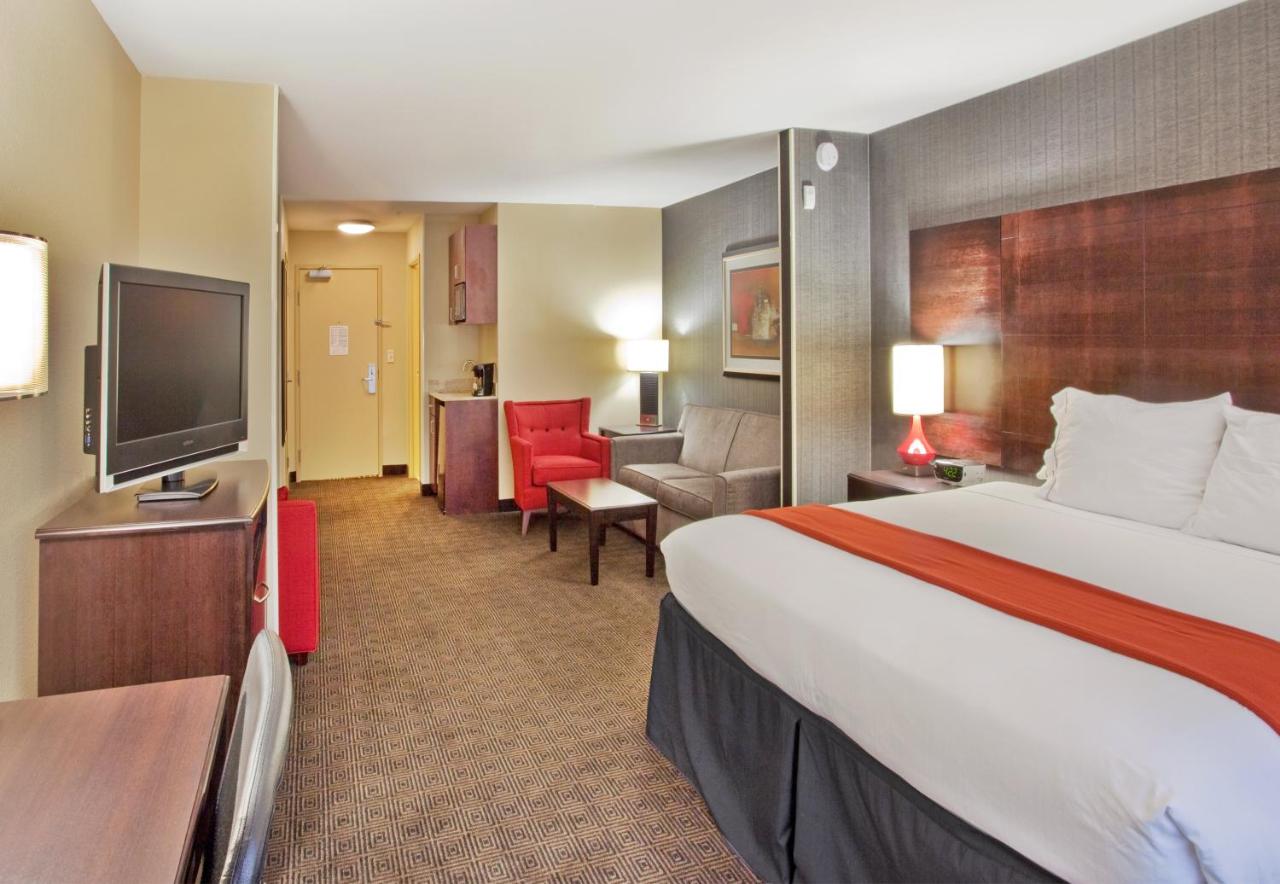Suite - Mobility Access/Hearing Accessible at Holiday Inn Express Hotel & Suites Atlanta-Cumming by IHG