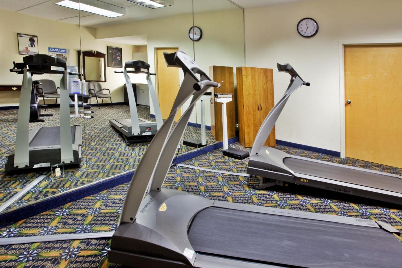  | Holiday Inn Express Hotel & Suites