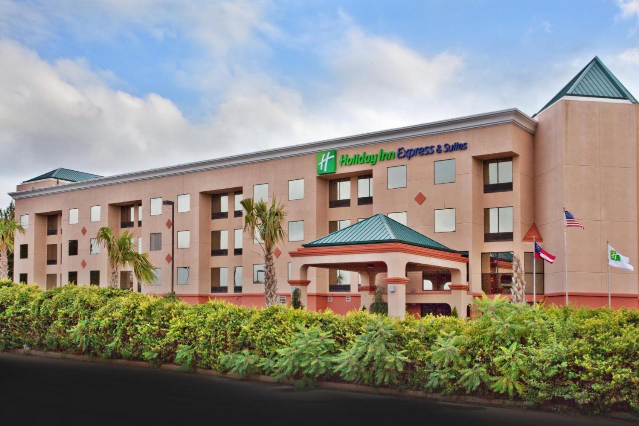  | Holiday Inn Express Hotel & Suites