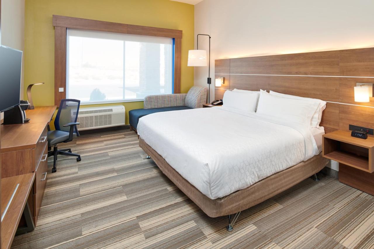 King Room - Hearing Accessible - Non-Smoking at Holiday Inn Express & Suites Taylor, an IHG Hotel