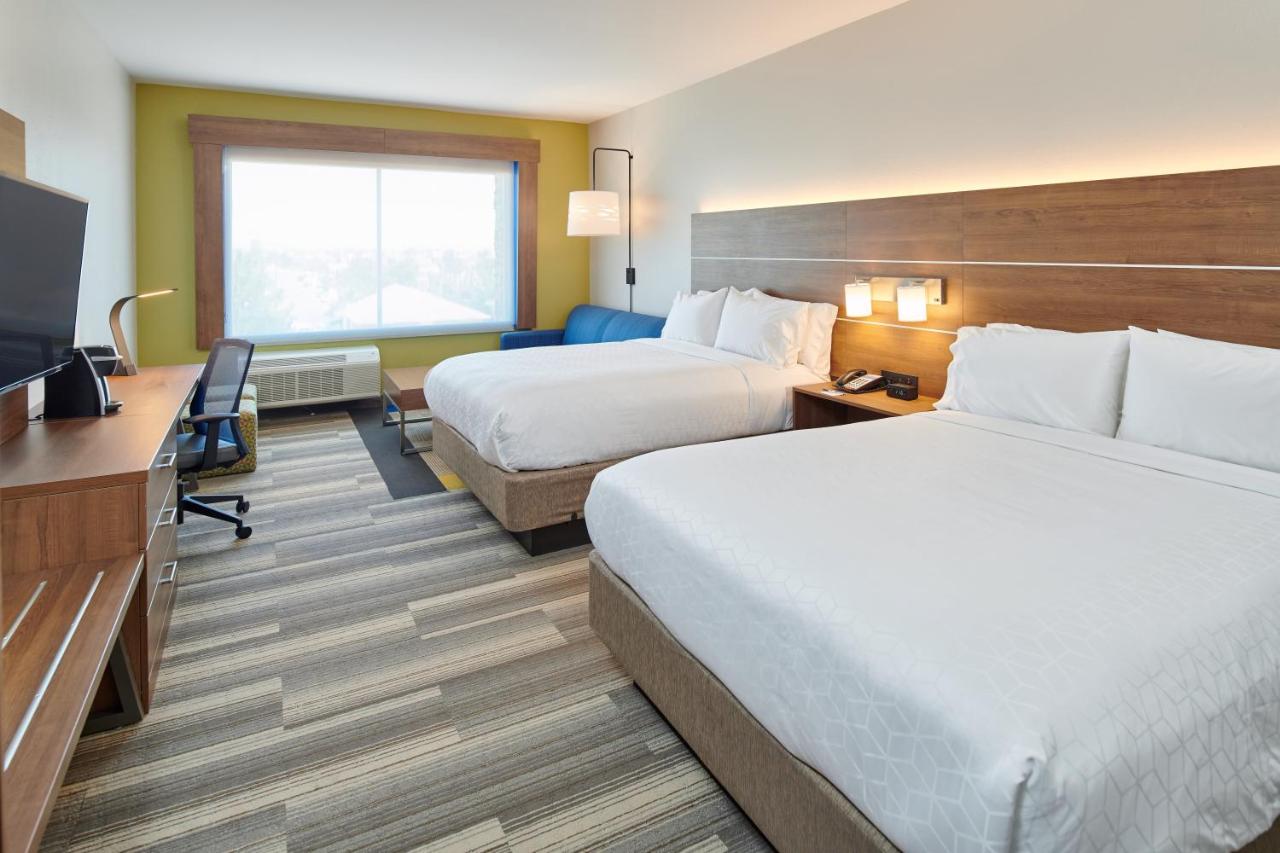 Suite - Hearing Accessible at Holiday Inn Express & Suites Taylor, an IHG Hotel