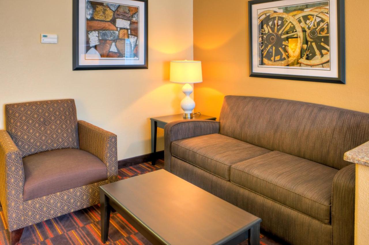  | Holiday Inn Express And Suites Granbury