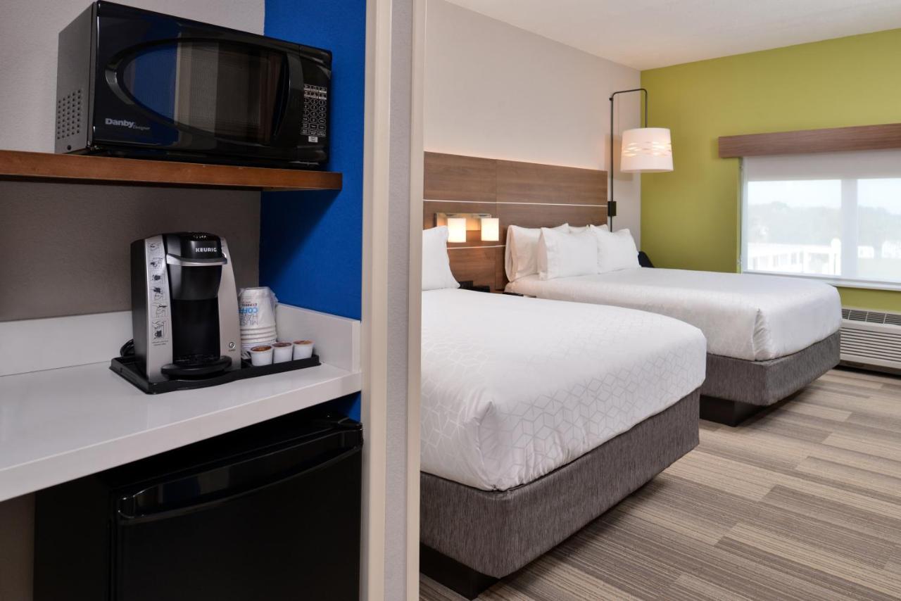 Queen Suite at Holiday Inn Express & Suites West Melbourne by IHG