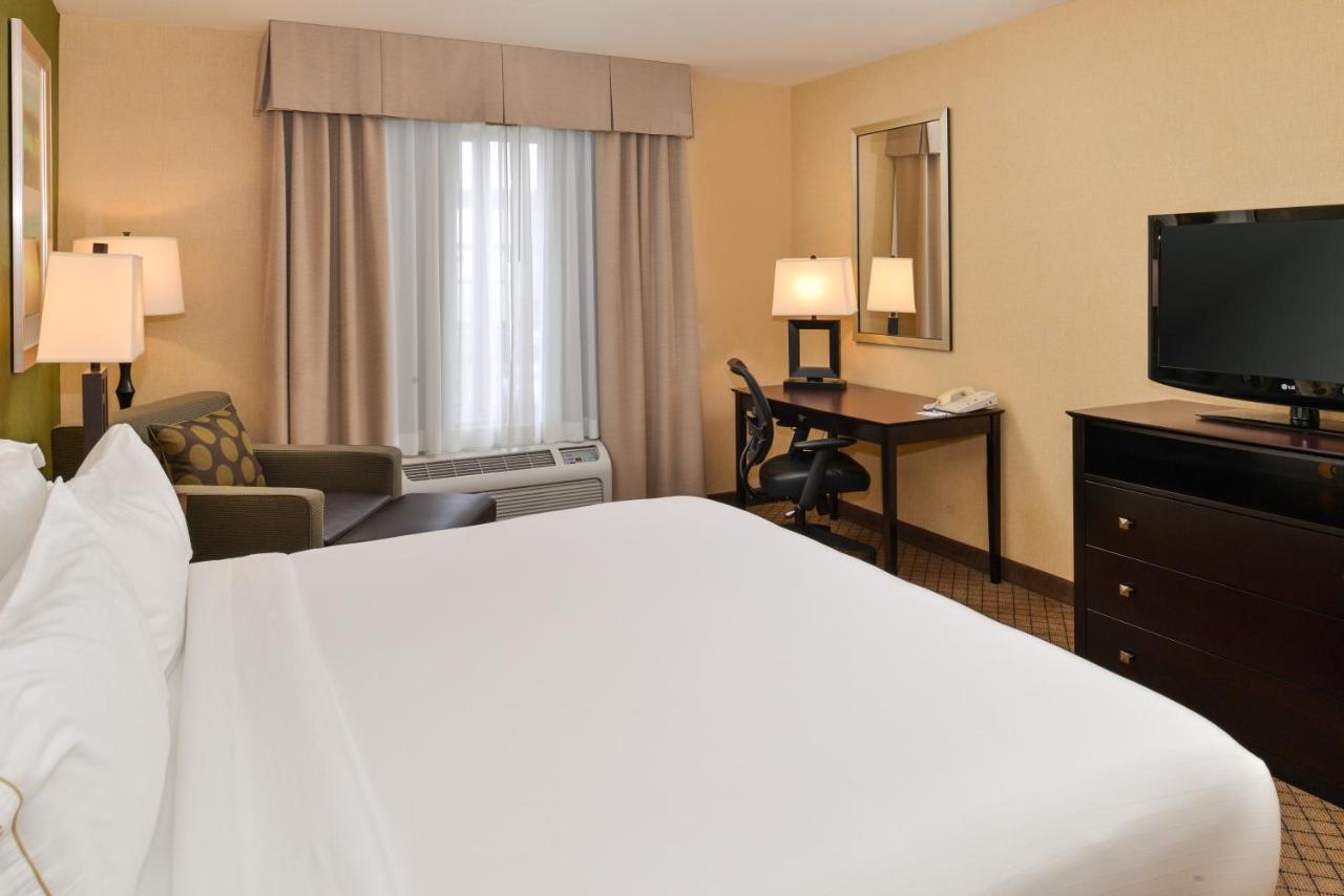 King Room at Holiday Inn Express Sacramento Airport Woodland by IHG
